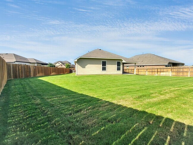 Building Photo - 610 Hereford Lp