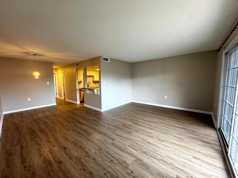 Building Photo - 925 Cleveland St