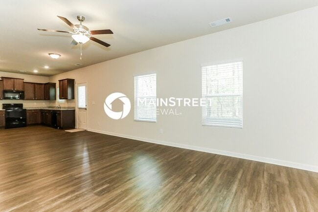 Building Photo - 4 Bedroom Pet-Friendly Home in Covington, GA with Main Street Renewal