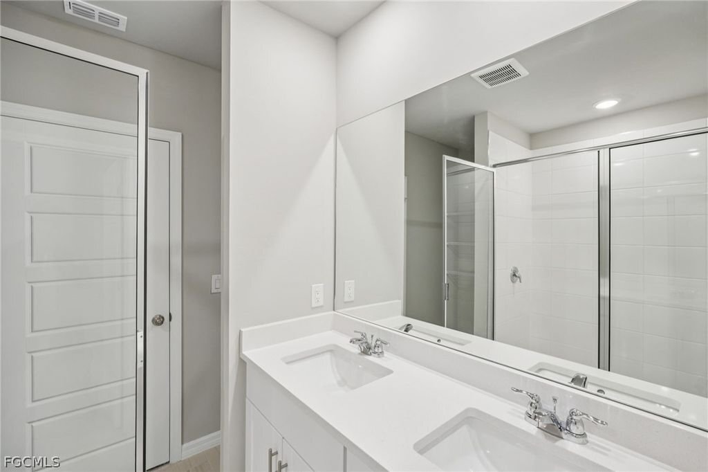 Building Photo - 17549 Woodland Ct