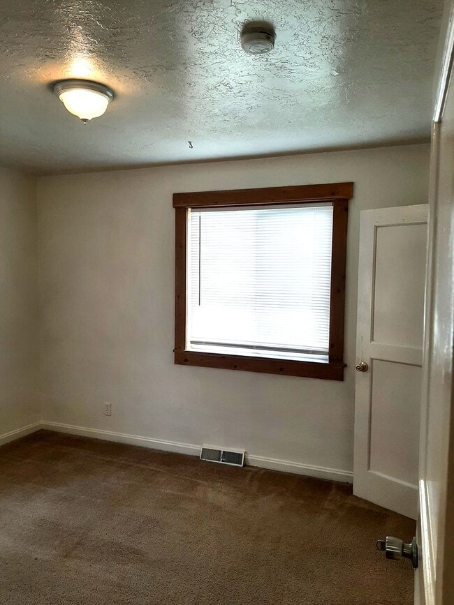 Building Photo - 1007 23rd Street Rd