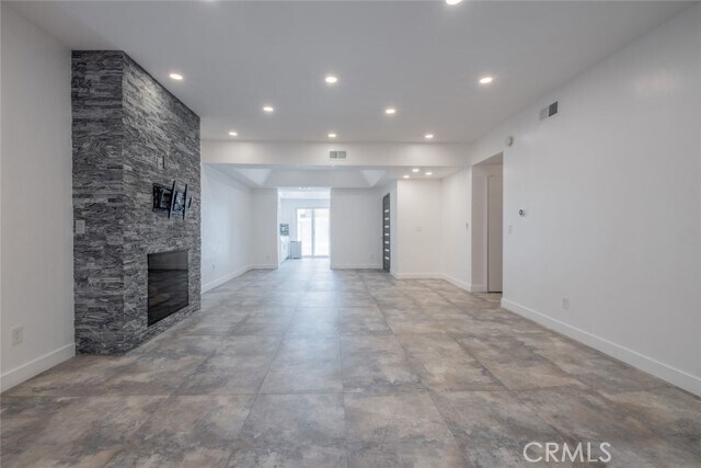 Building Photo - 6828 Laurel Canyon Blvd