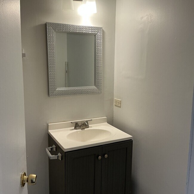 Building Photo - 2333 Windsor Ln