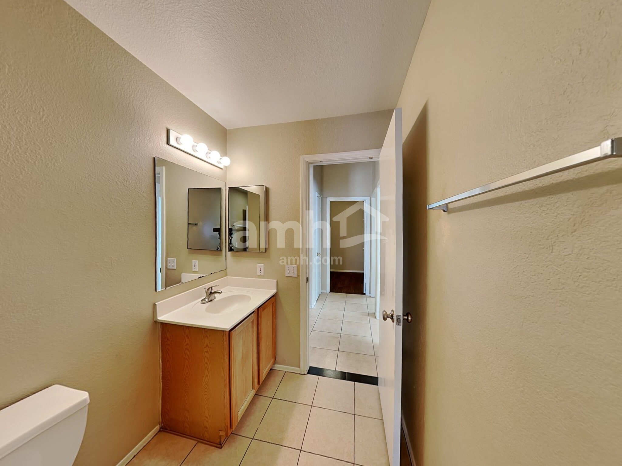 Building Photo - 10455 W Reade Ave