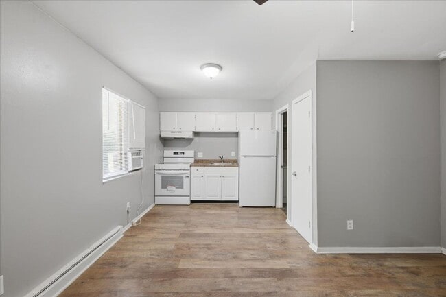 Building Photo - 8820 E 45th St