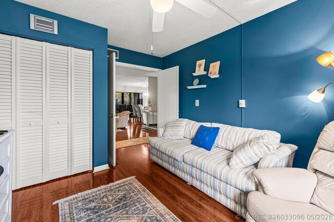 Building Photo - 5687 Fairway Park Dr