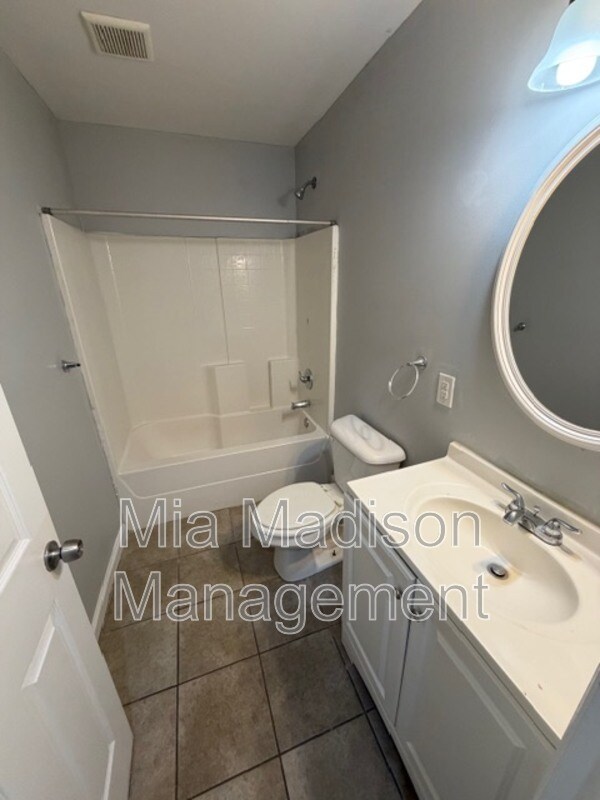 Building Photo - 319 W 31st St