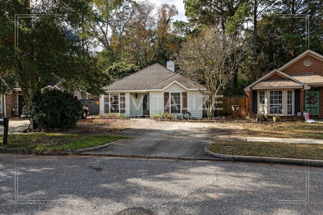 Building Photo - Alluring 3 Bed 2 Bath Home by Medal of Honor Park!