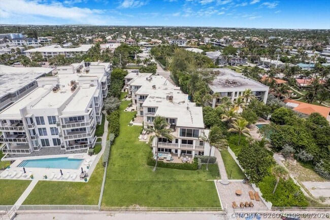 Building Photo - 1203 Hillsboro Mile