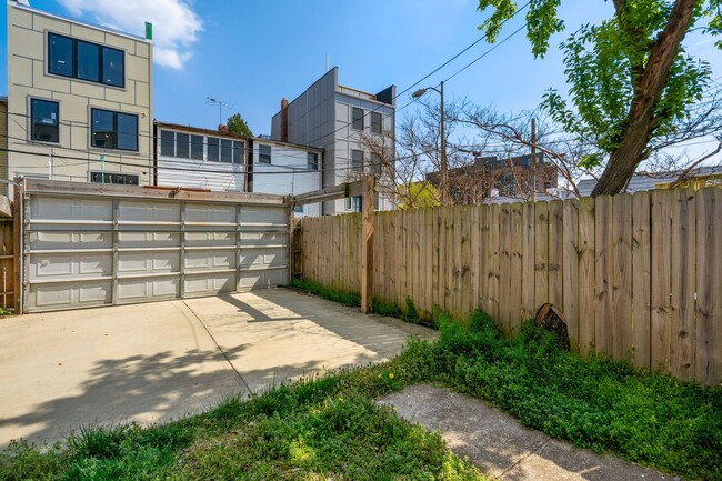 Building Photo - Recently Renovated Row House - H St Corrid...