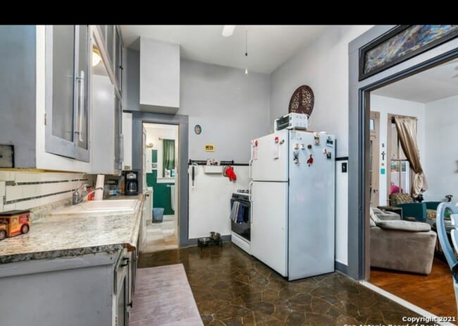 Building Photo - 2223 E Commerce St