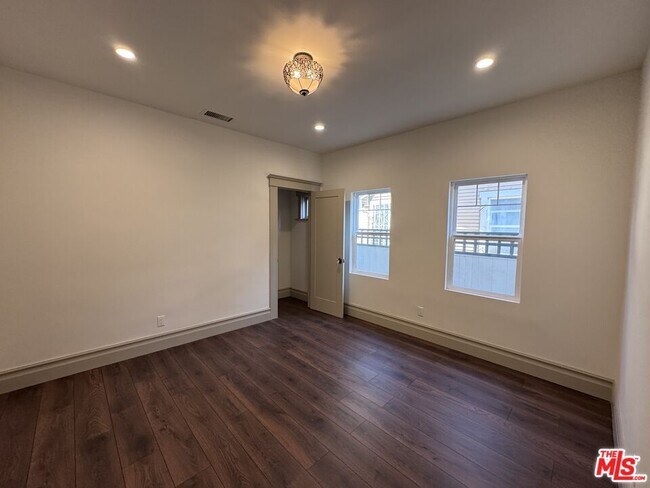 Building Photo - 2180 W 31st St