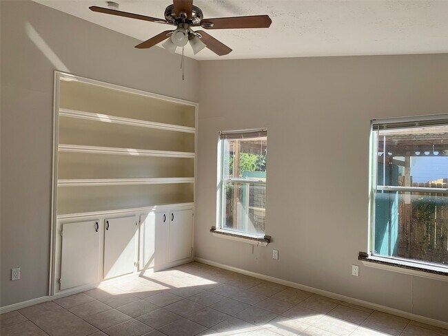 Building Photo - 6723 Del Rio St