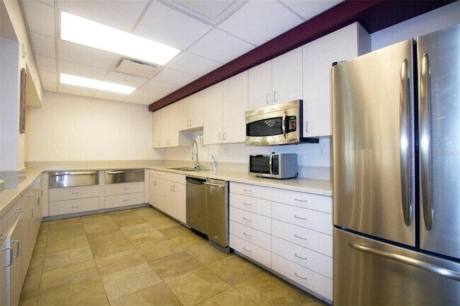Building Photo - 646 Bird Bay Dr E
