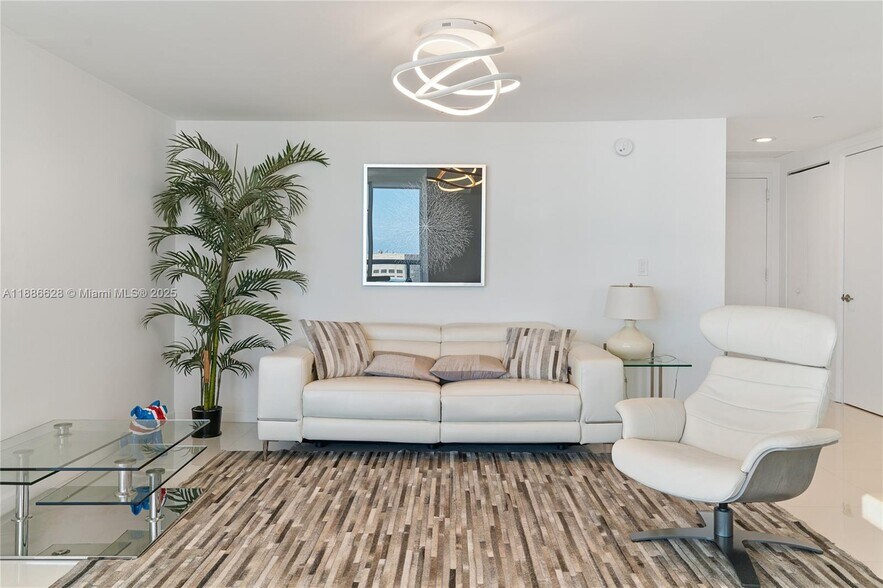 Building Photo - 495 Brickell Ave