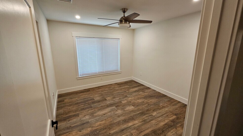 Building Photo - 219 Edgevale Dr