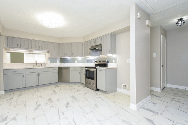 Building Photo - 8307 Stagewood Dr