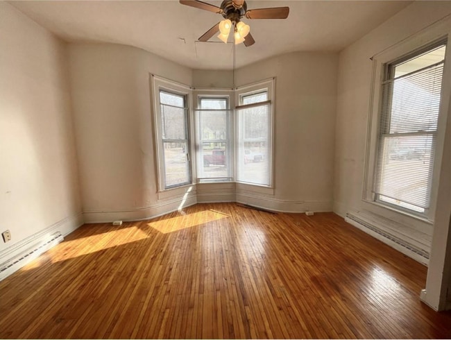 Building Photo - 4 bed 2 bath near UWEC available June 1st!...