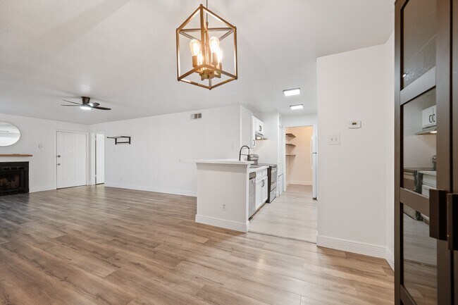 Building Photo - 10733 Braes Bend Dr