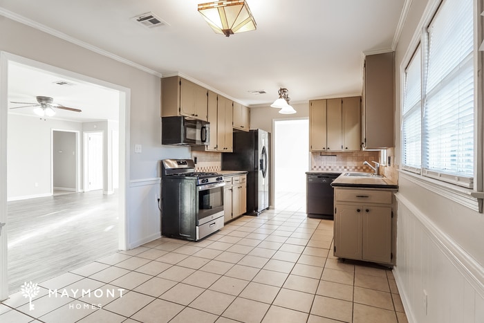 Building Photo - 204 Navajo Dr