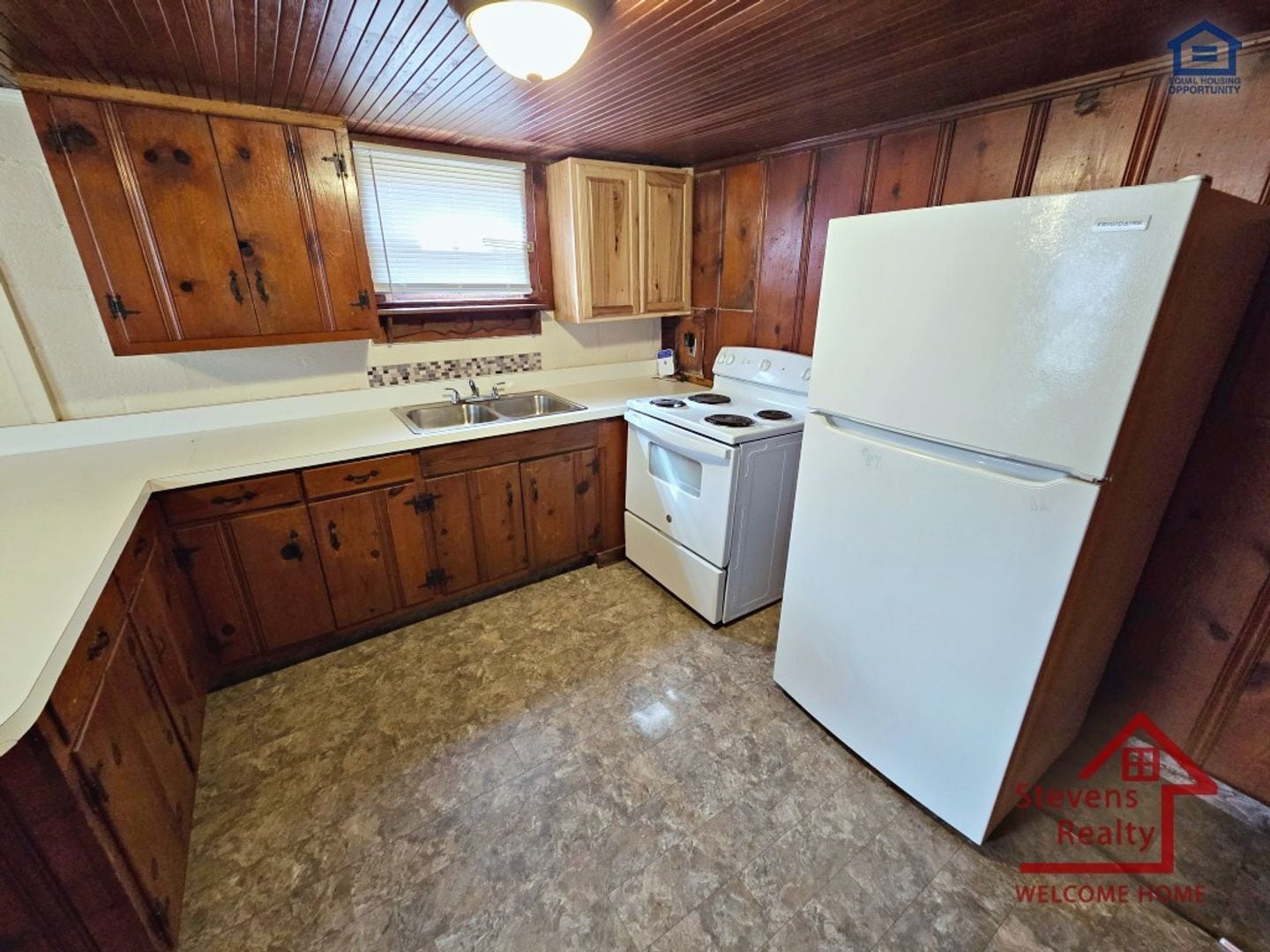 Building Photo - 1364 Crescent Dr