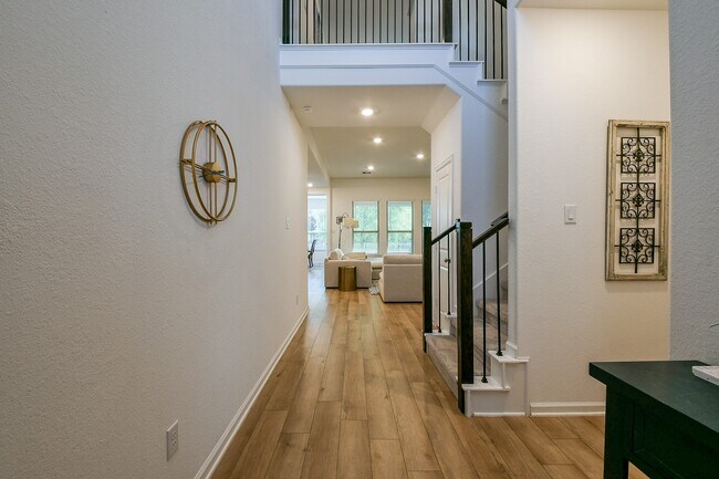 Building Photo - 9405 Vis Fls Trce