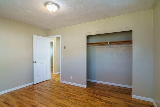 Building Photo - Updated Rambler w/ Fenced Backyard!