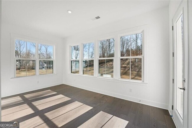 Building Photo - 2815 Medford Dr