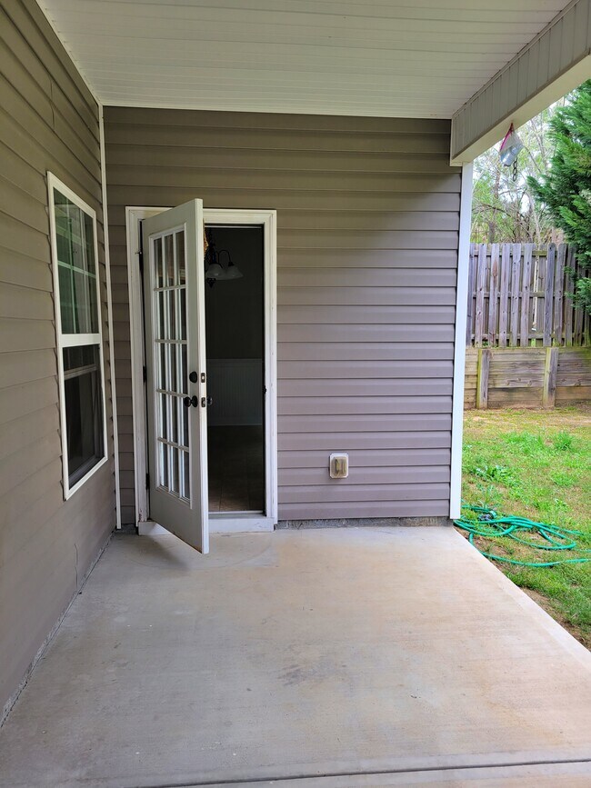 Building Photo - 853 Tyler Woods Dr
