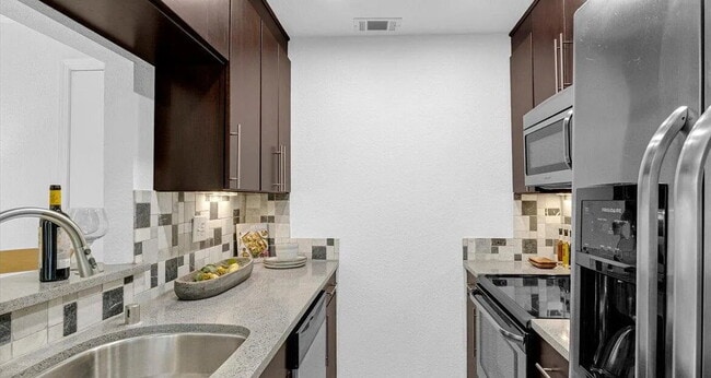 Building Photo - "Chic & Cozy 1-Bedroom Retreat with Modern...