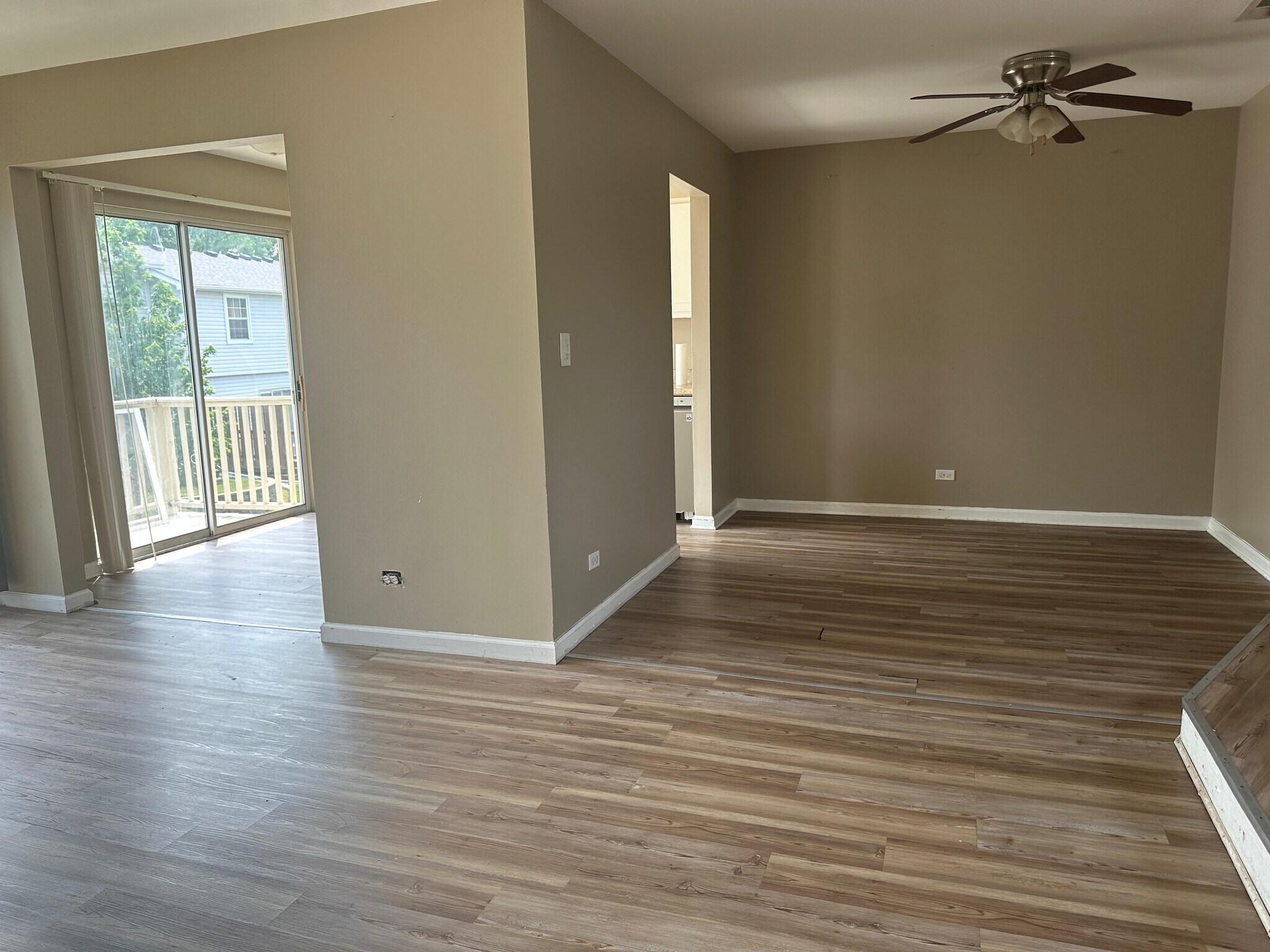 Building Photo - 320 Springlake Ln