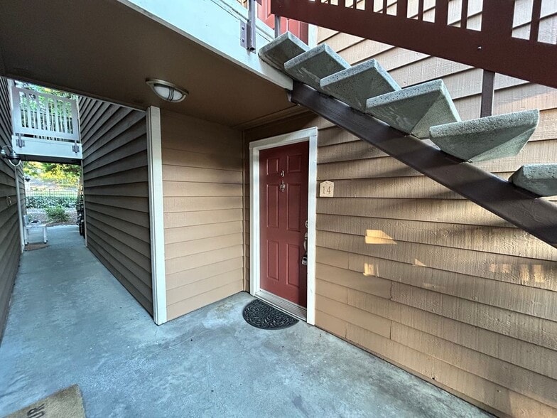 Building Photo - 150 Reflections Dr