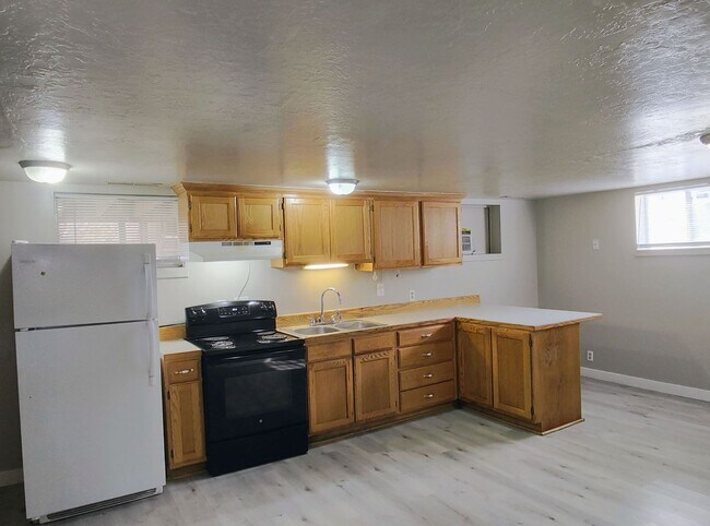 Building Photo - 133 Cottage Ave