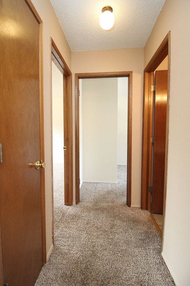 Building Photo - 2642-2642 SE 125th Ave