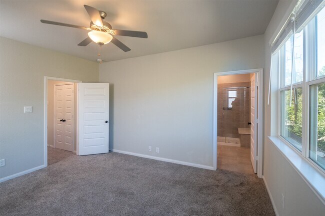 Building Photo - 16018 Oregon Oak Dr