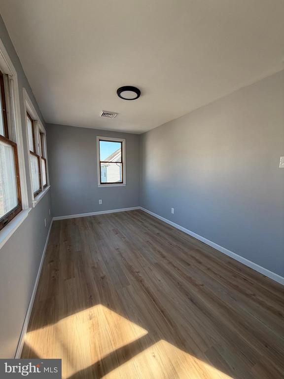 Building Photo - 46 Penn St