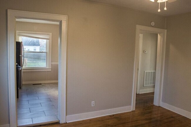 Building Photo - AVAILABLE NOW. $1300 PER MONTH. NEW STAINLESS STEEL APPLIANCES and UPDATES!!