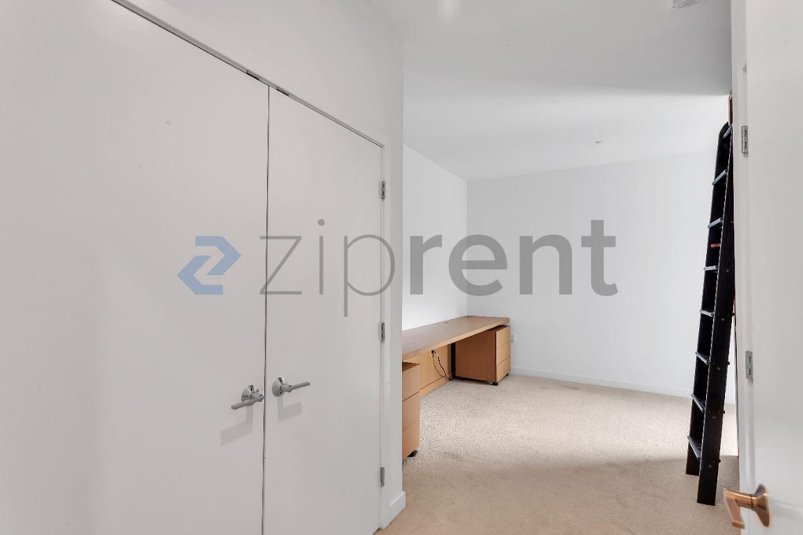 Building Photo - Unit 404