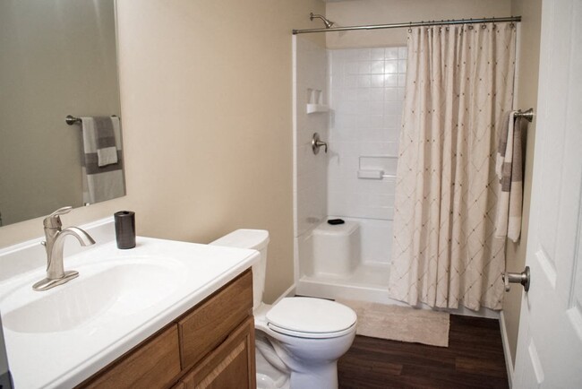 Large Bathrooms - Redwood Akron