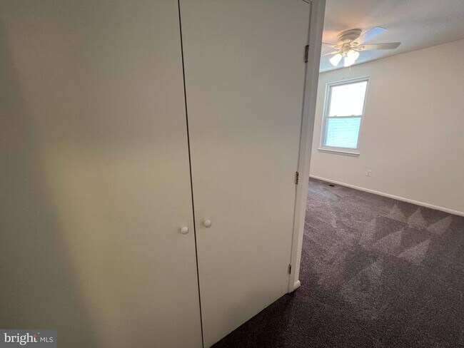 Building Photo - 5566 Burnside Dr