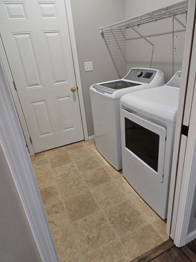 Building Photo - 3 bed 2 bath Single  Home for Rent in Gran...