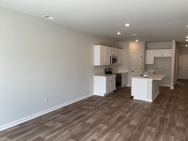 Building Photo - 2114 Northwest Dr
