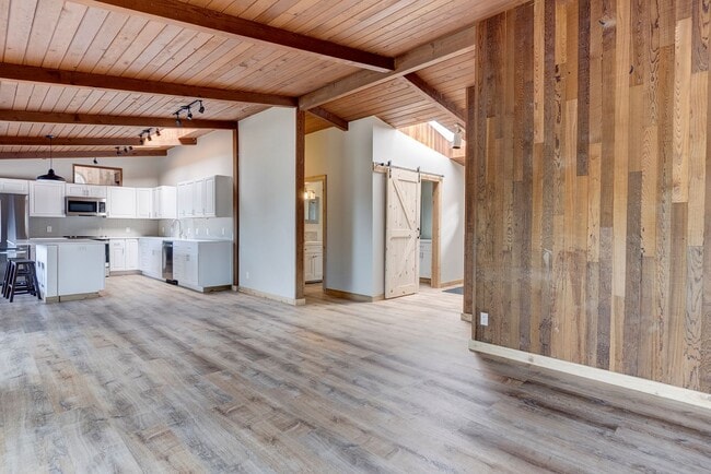 Building Photo - 4 bedroom/2 bath house in Deception Park View