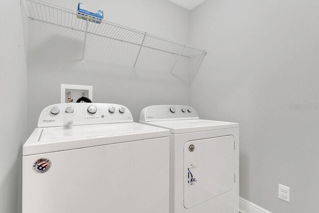 Building Photo - 50 W Esther St