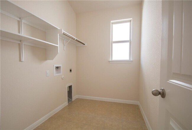 Building Photo - 1609 Desmond St