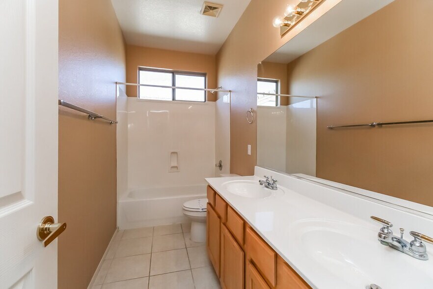 Building Photo - 9435 E Lompoc Ave