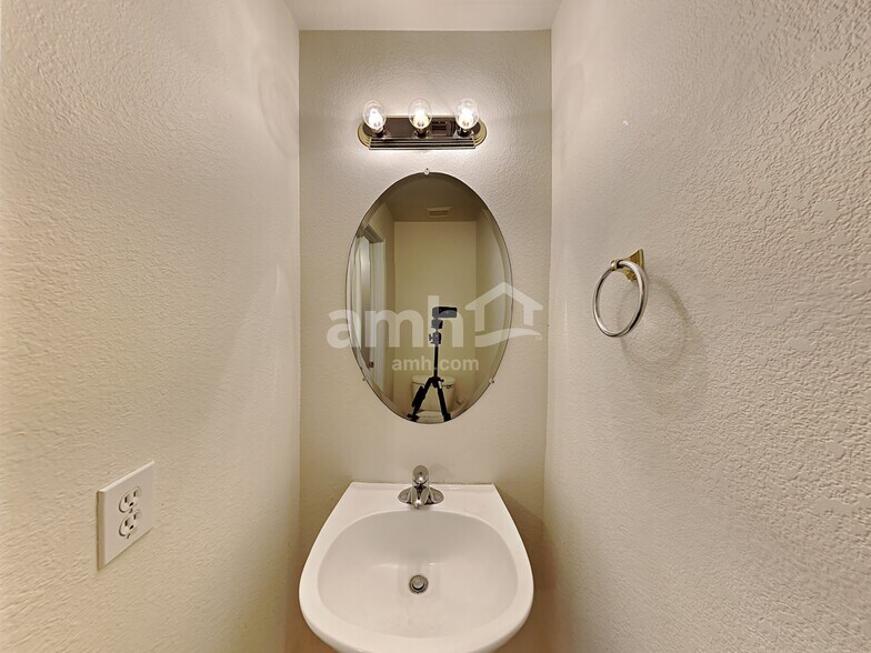 Building Photo - 11439 E Persimmon Ave