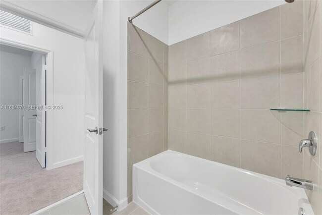 Building Photo - 2522 SE 27th Dr