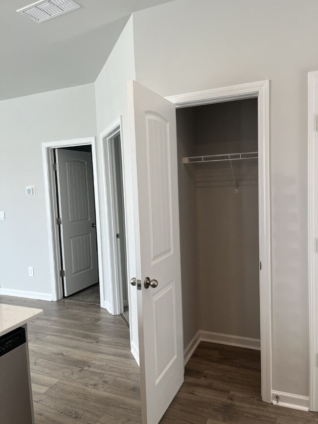 Building Photo - 453 Augustine Dr