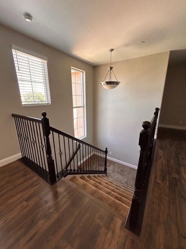 Building Photo - Gorgeous home for rent in Visalia